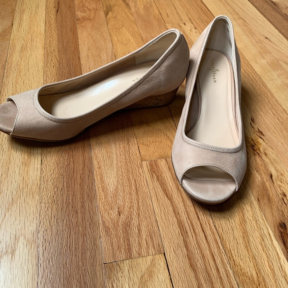 Cole Hahn nude wedges